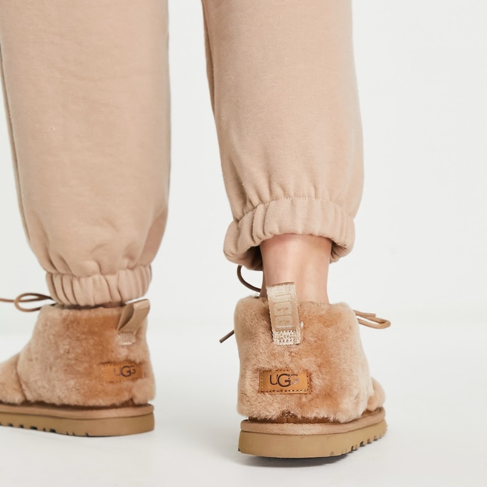 UGG Neumel Cozy Lace Up Boots Size 7 Chestnut
